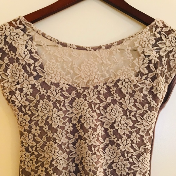 Lace front top with tie back NWOT - Picture 3 of 6